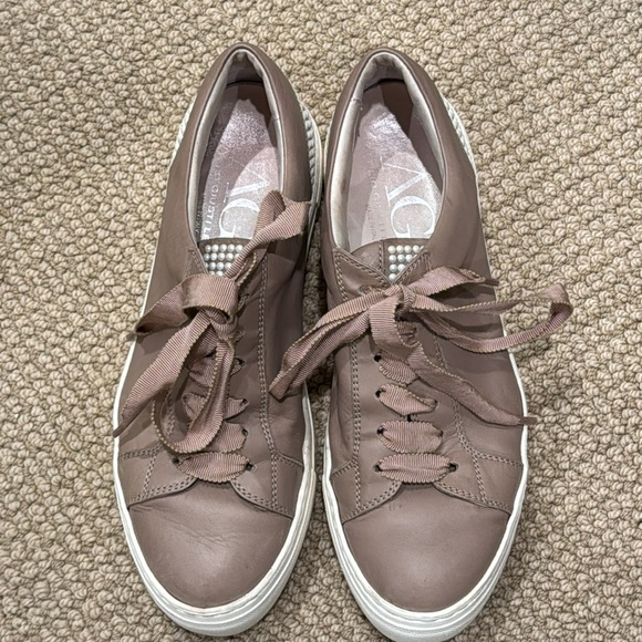 AGL Attilio Giusti Leombruni athletic shoe with pearl embellishment - Picture 2 of 7